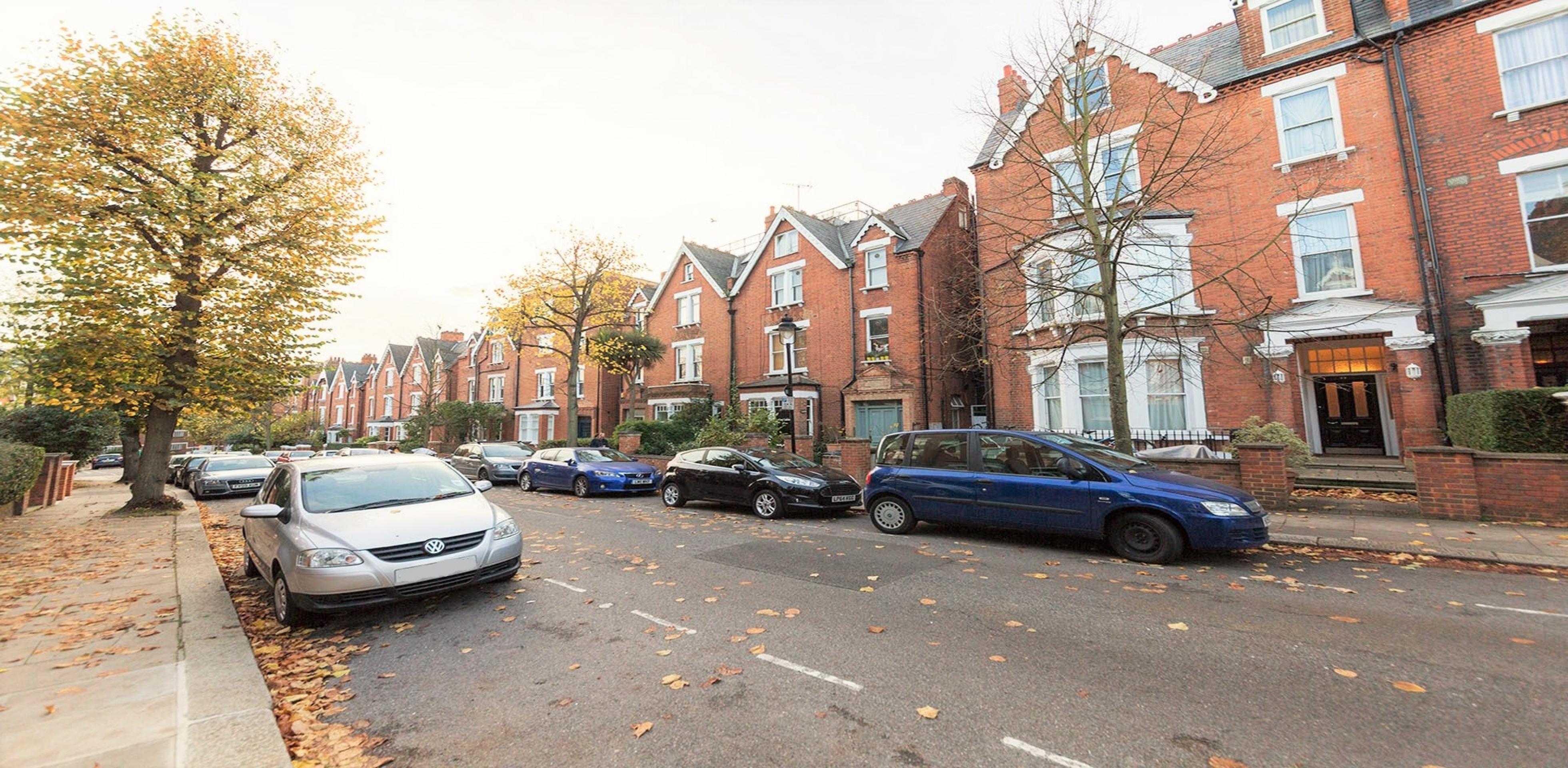 			WATER INCLUDED, 1 Bedroom, 1 bath, 1 reception Flat			 Parliament Hill, BELSIZE PARK NW3